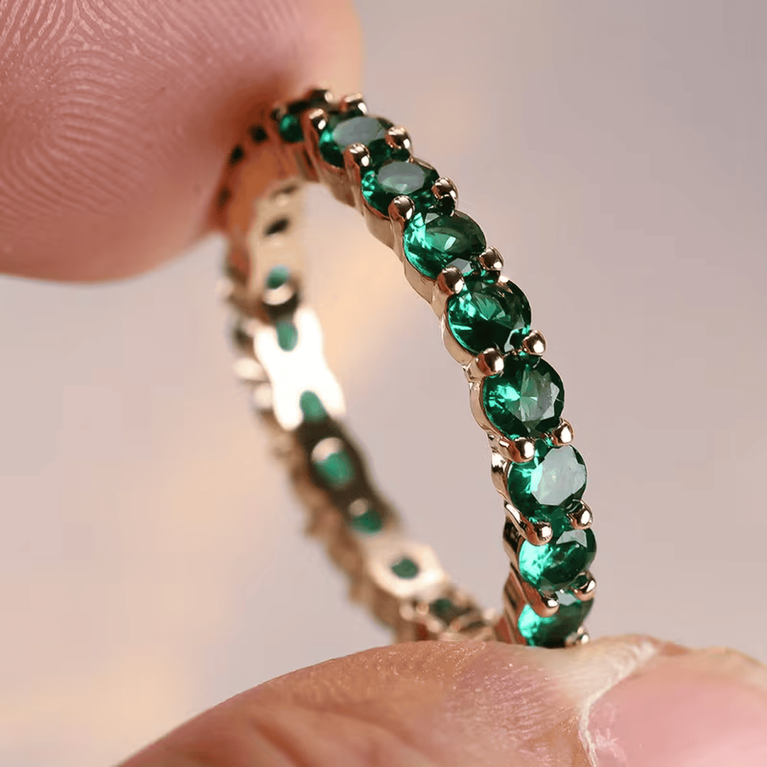Anillo eterno delicado de esmeralda – imagen 3