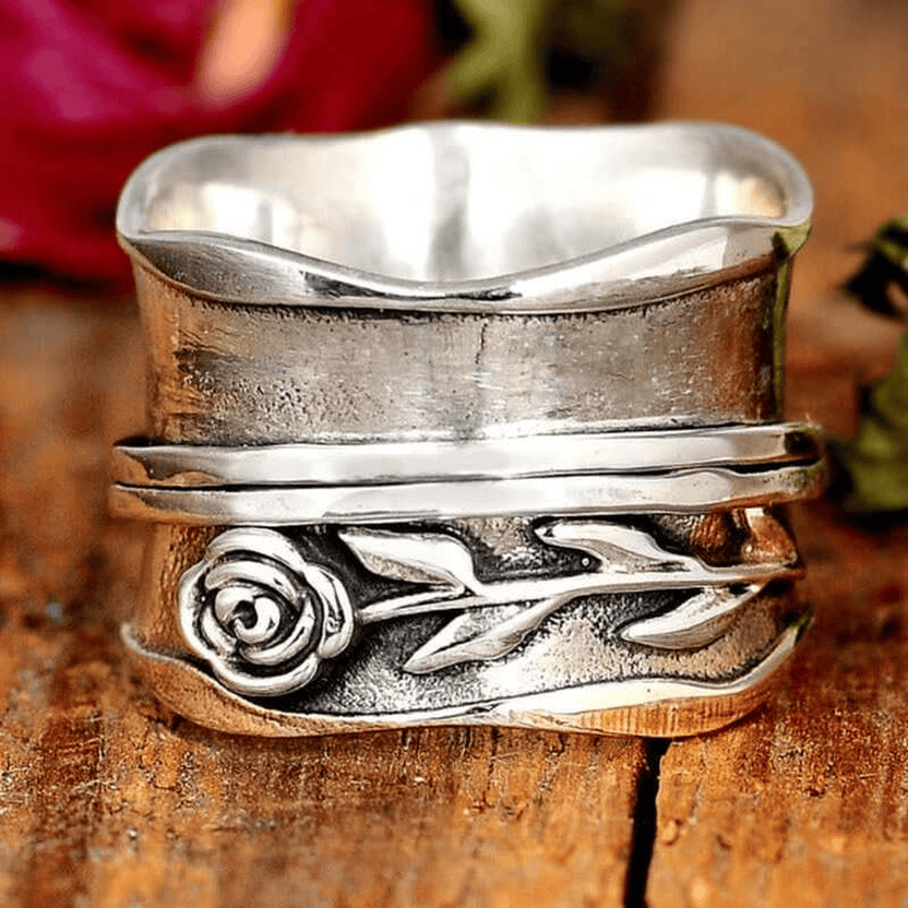 Anillo vintage de plata con flor