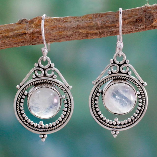 Pendientes rústicos de plata con halo de piedra luna