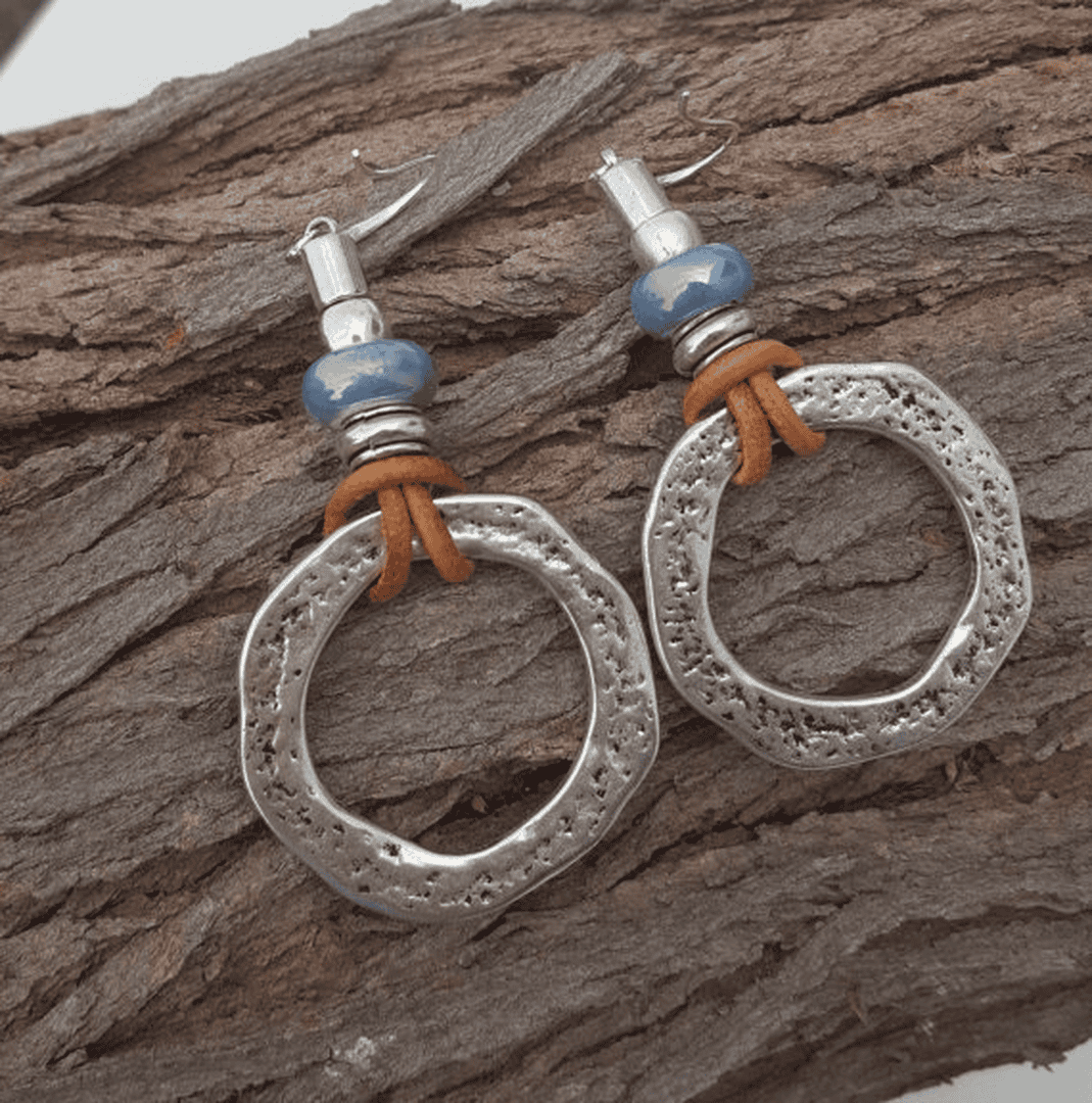 Pendientes redondos vintage plateados clásicos