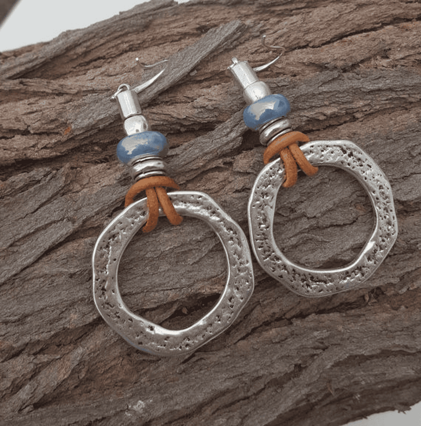 Pendientes redondos vintage plateados clásicos