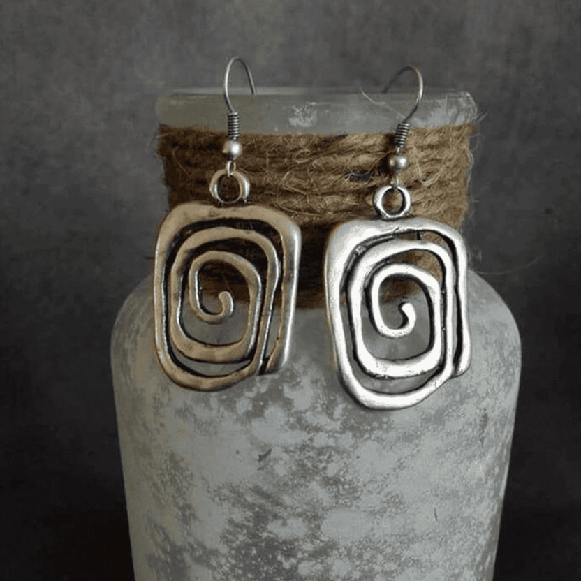 Pendientes antiguos de plata en espiral