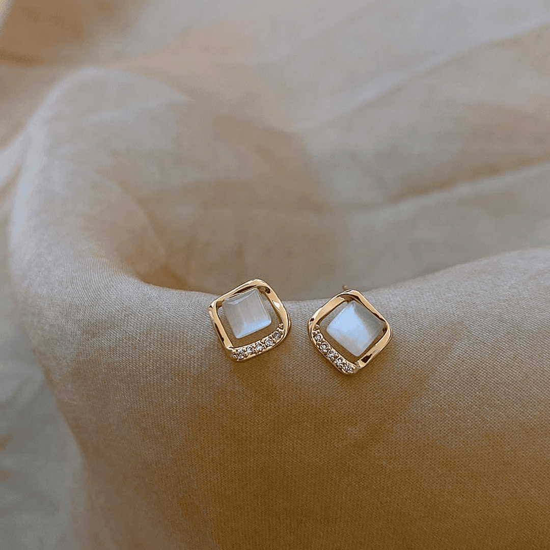 Pendientes elegantes con cristal de luna dorada