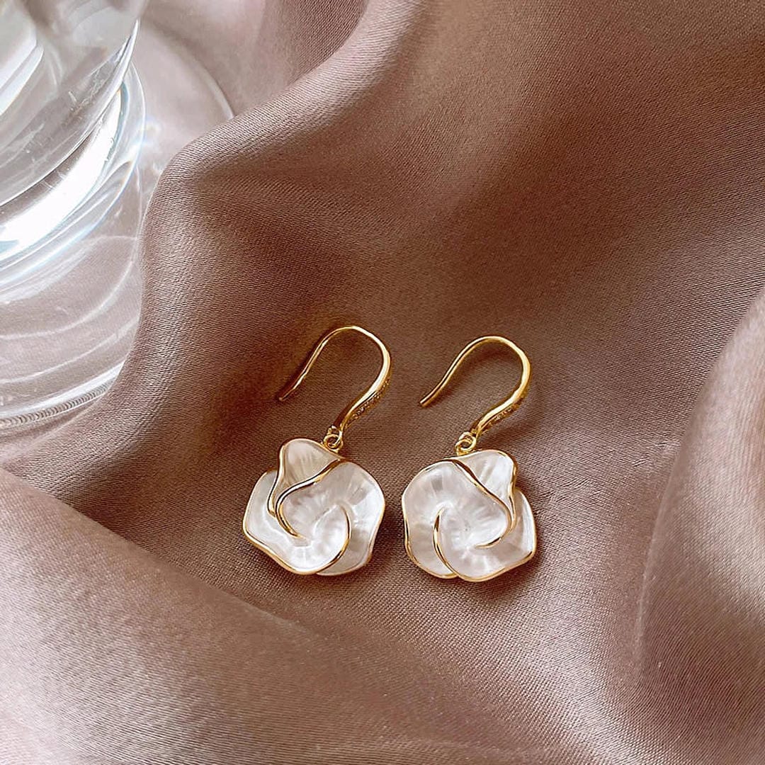 Pendientes espiral blancos