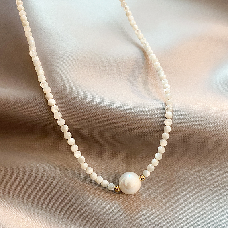 Collar artesanal de perla elegante