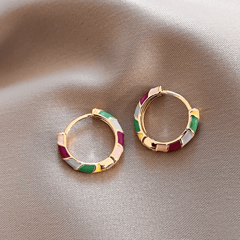 Pendientes chic de esmalte dorado