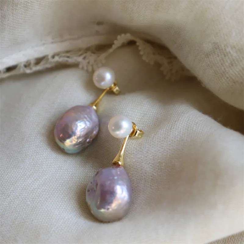 Pendientes elegantes de perlas lilas
