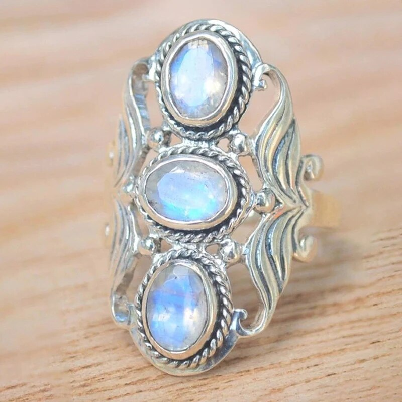 Anillo vintage de plata con tres piedras de luna