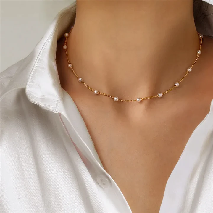 Collar de perlas pequeñas elegante
