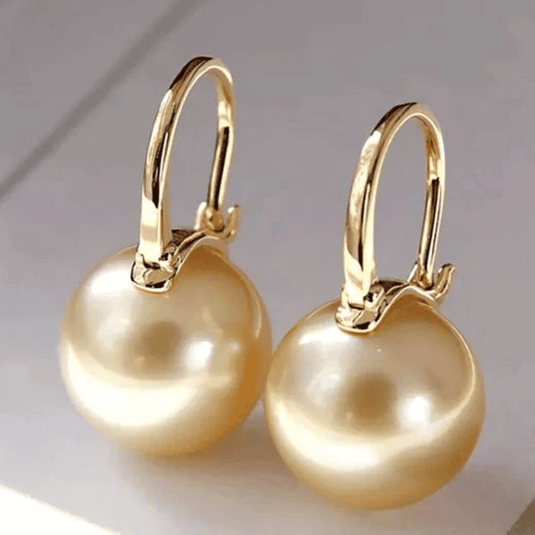 Pendientes elegantes de perla dorada