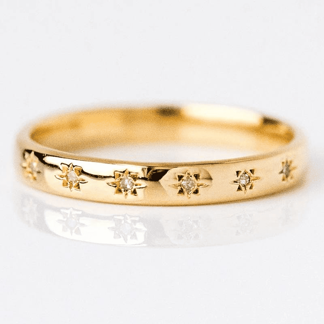 Anillo vintage dorado con circonitas cúbicas