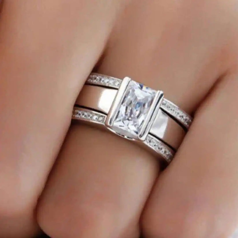 Anillo antiguo de cristal incrustado