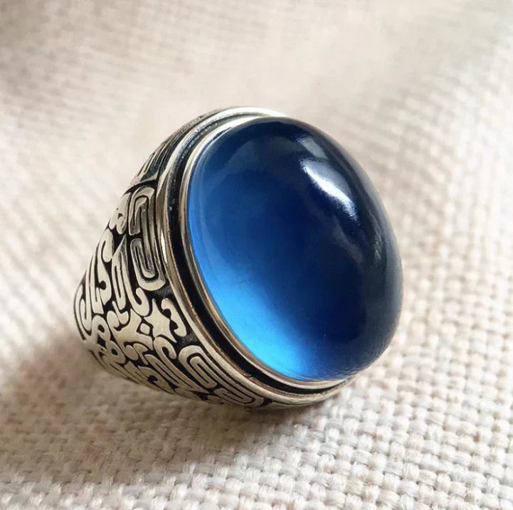 Anillo de plata con calcedonia azul