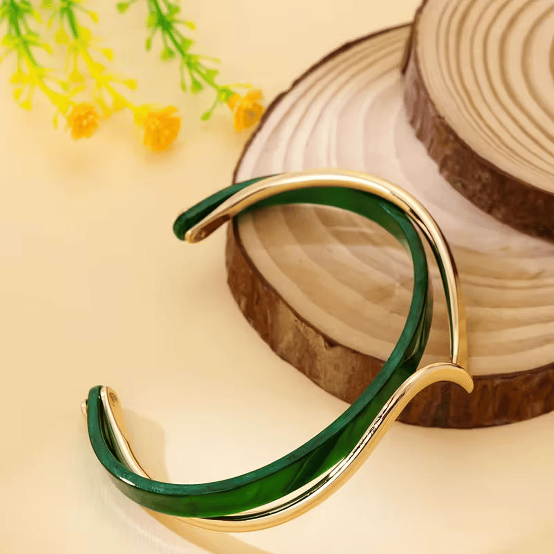 Pulsera elegante ondulada en verde esmeralda – imagen 2