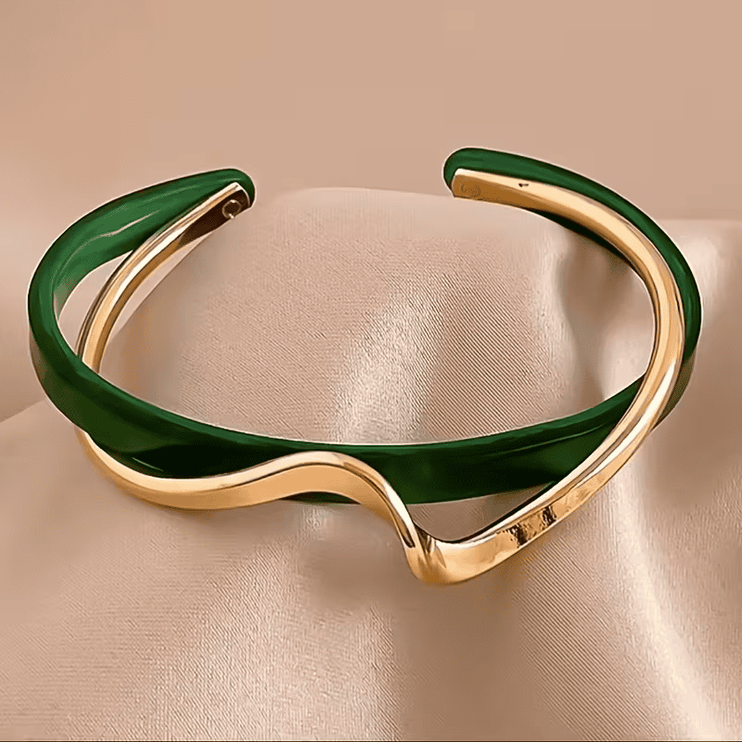Pulsera elegante ondulada en verde esmeralda