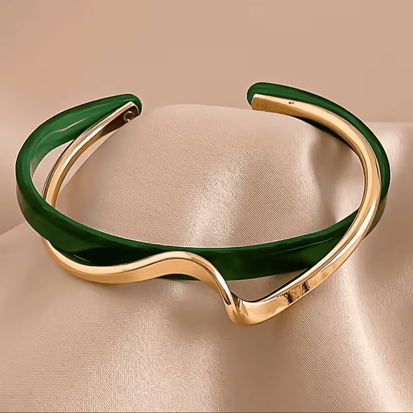 Pulsera elegante ondulada en verde esmeralda
