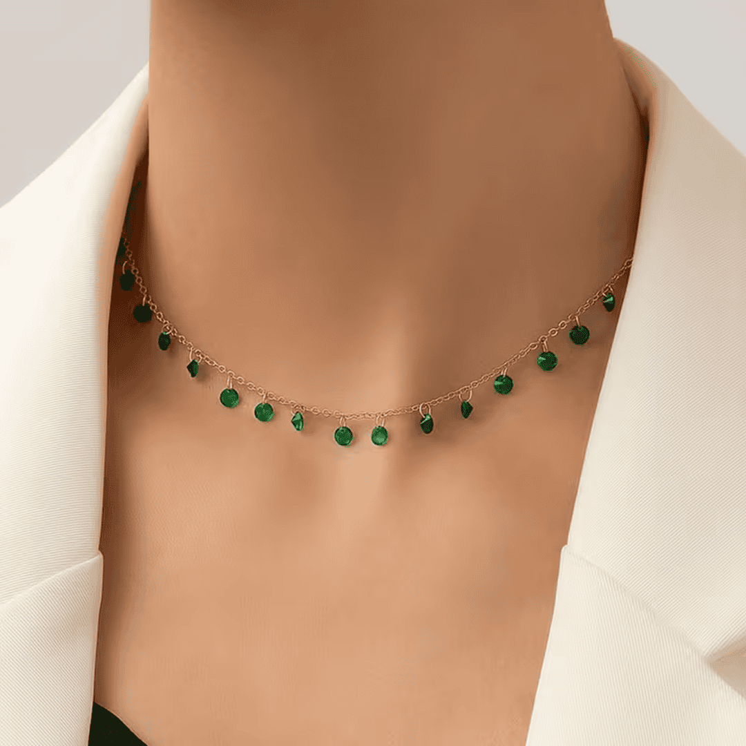 Collar artesanal con gota de esmeralda – imagen 3