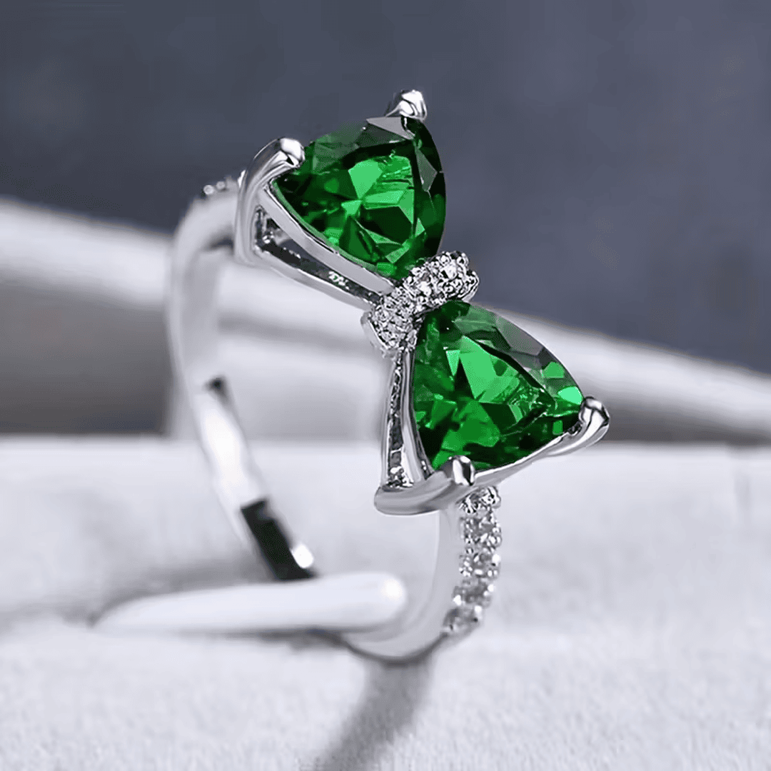 Anillo lazo de cristal esmeralda