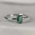 Anillo Musa elegante con esmeralda – imagen 2