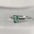 Anillo Musa elegante con esmeralda – imagen 4