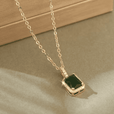 Collar elegante de esmeralda Grace