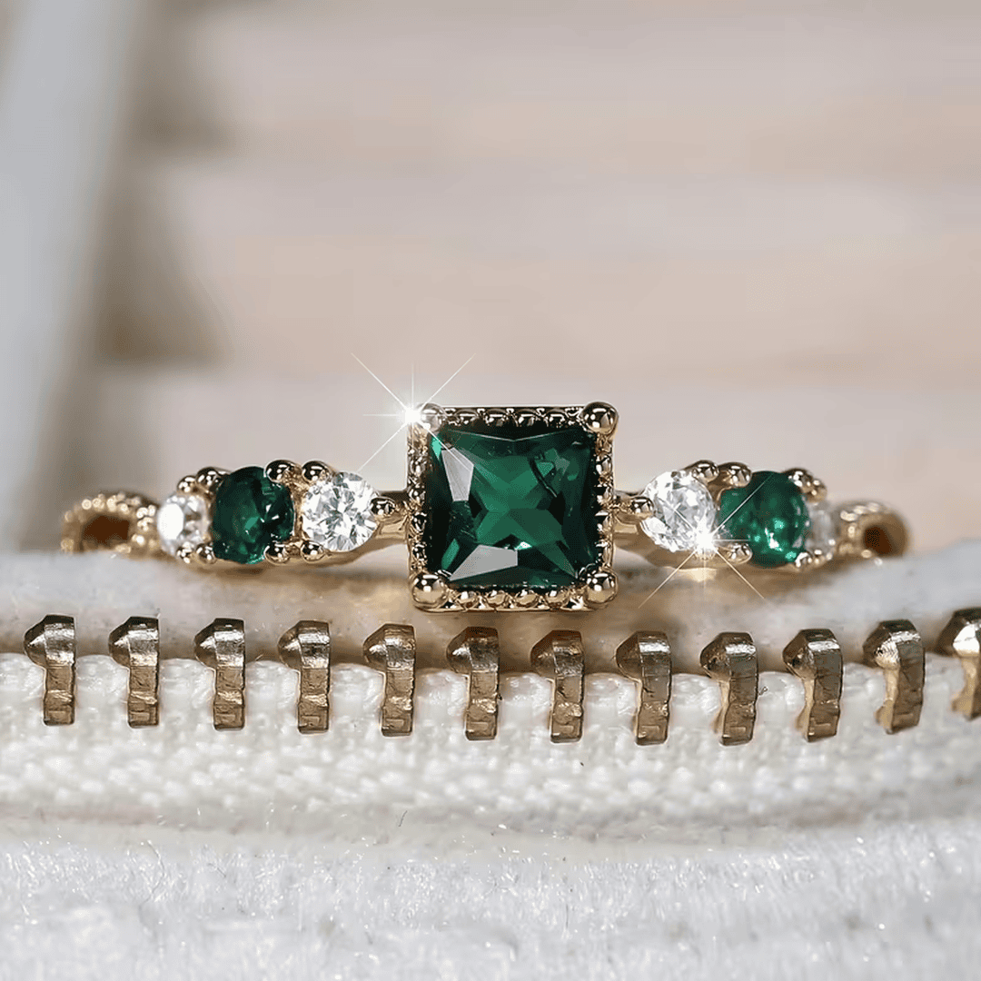Anillo de trío esmeralda Perenne Real — Carmen, Lucía & Rocío