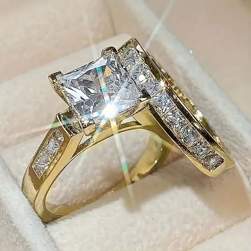 Set de anillos de circonita dorada vintage