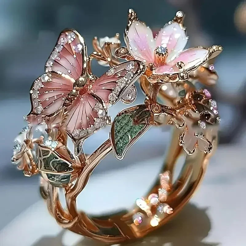 Anillo llamativo de circonita con mariposa