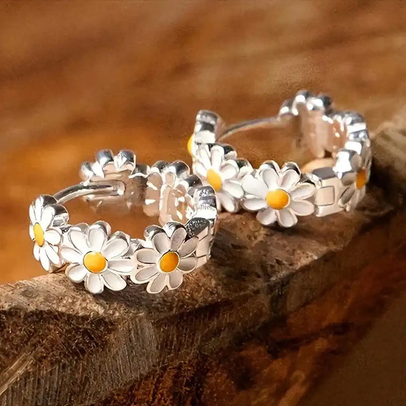 Pendientes de aro elegantes con margarita