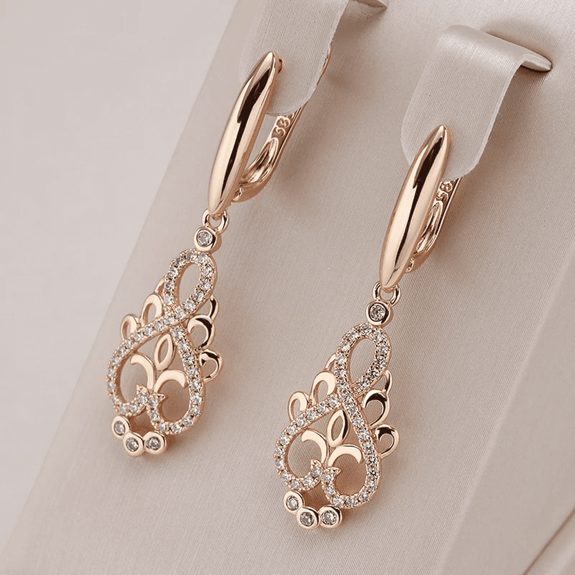 Pendientes elegantes de elfo con circonita cúbica