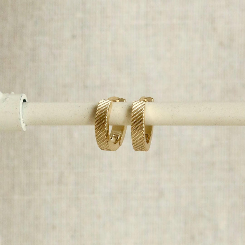 Pendientes aros de oro grabados