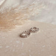 Aros huggie de laurel de plata – imagen 2