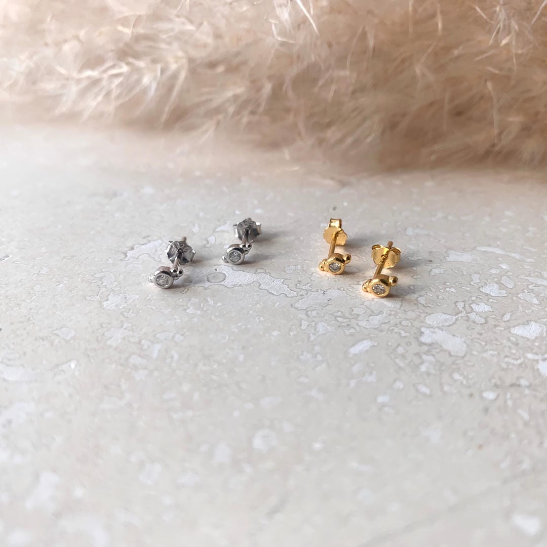 Pendientes diminutos de cristal con engaste