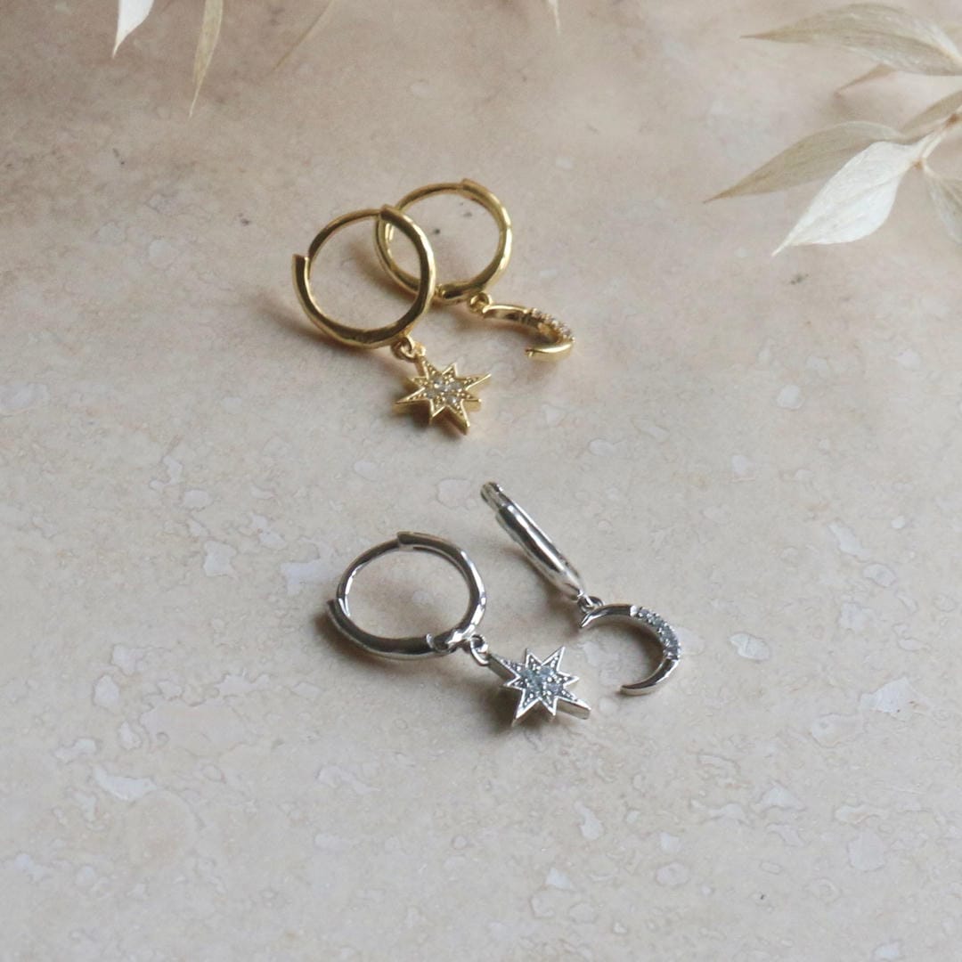 Pendientes huggie de luna y estrella – imagen 3