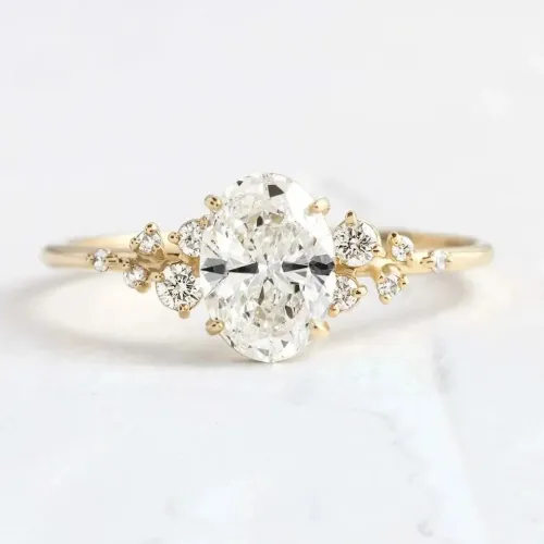 Anillo solitario ovalado con cristal