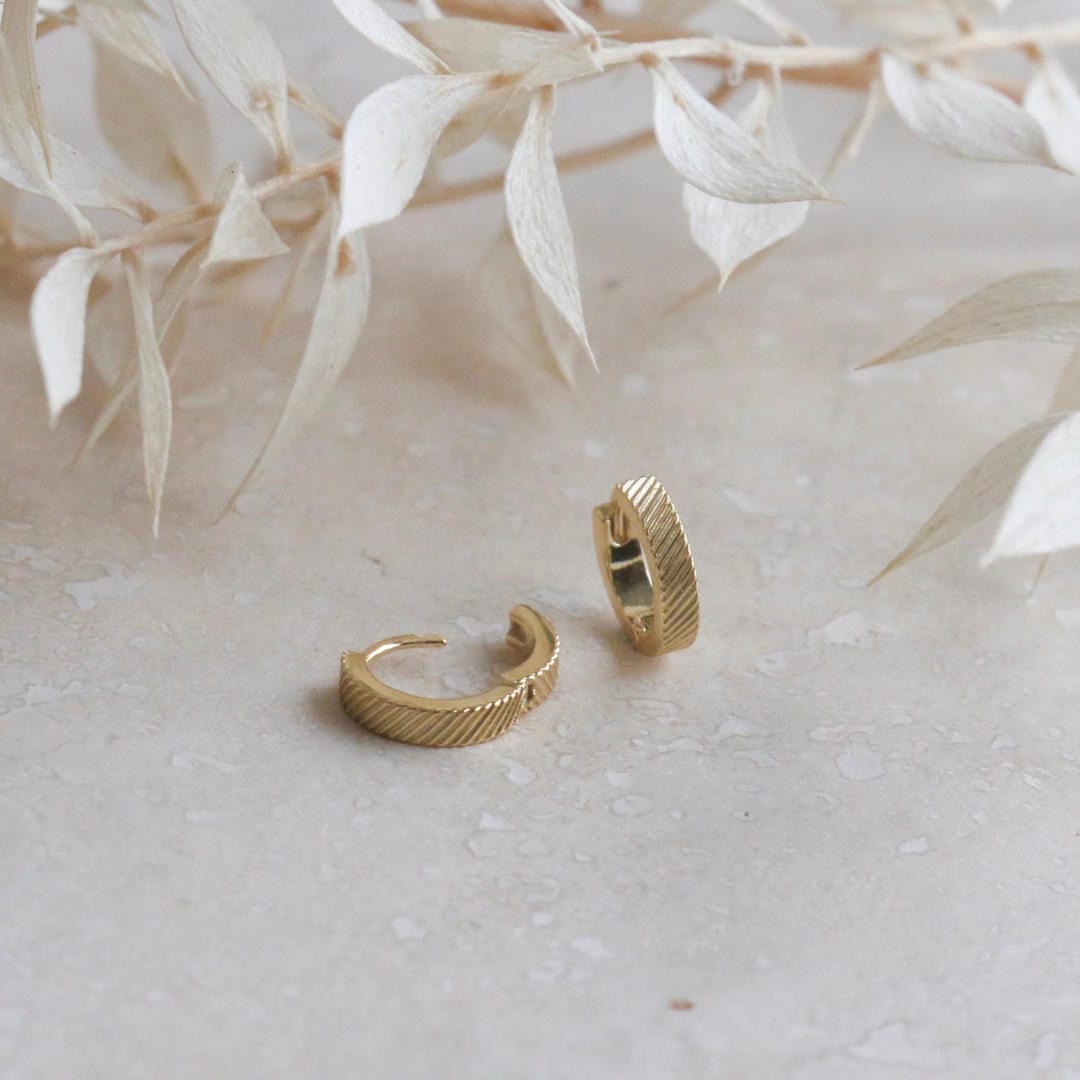Pendientes aros de oro grabados – imagen 2