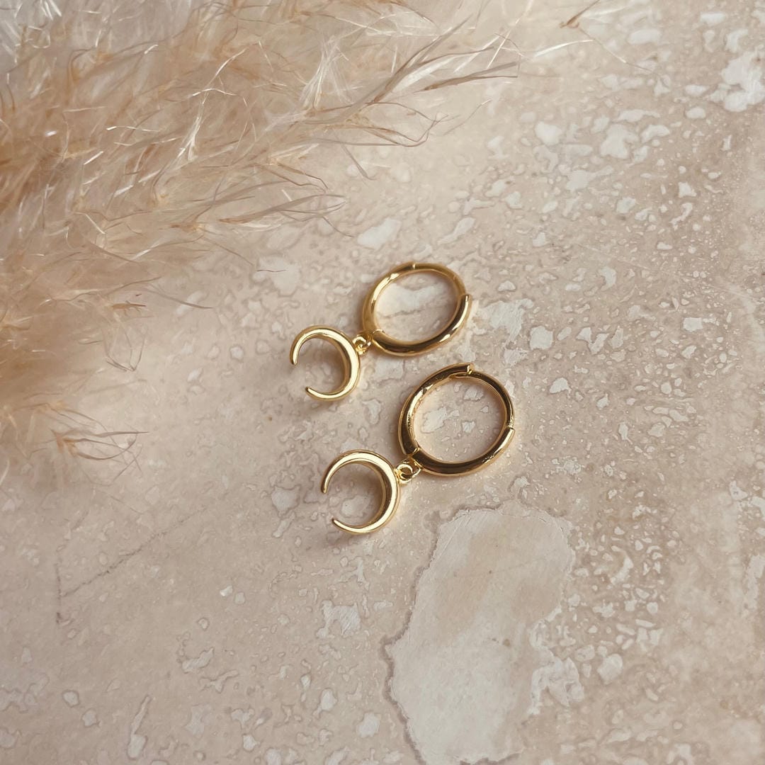 Aros de cuerno dorado en forma de media luna – imagen 3