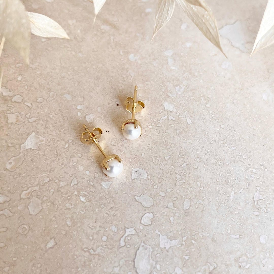 Pendientes de perla dorada pequeños