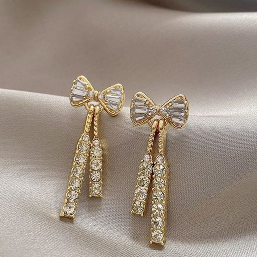 Pendientes con lazo y brillo exquisito
