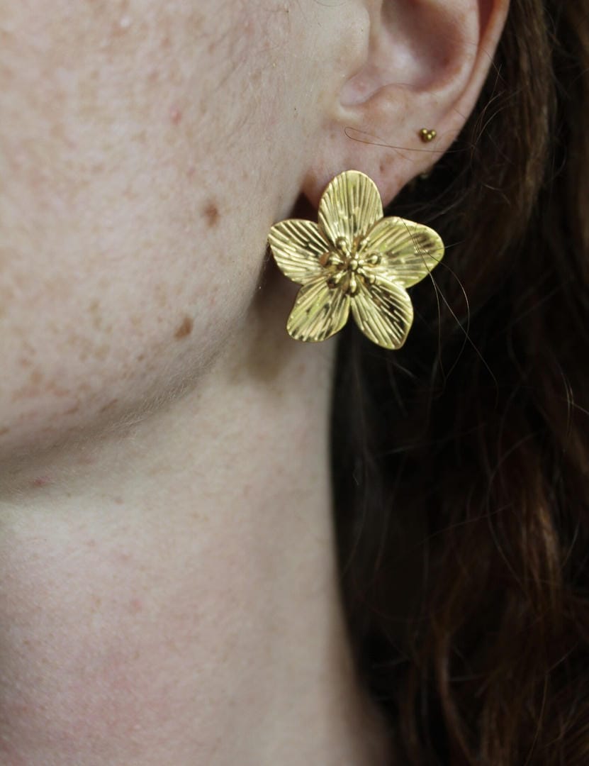 Pendientes florales llamativos en oro o plata – imagen 3