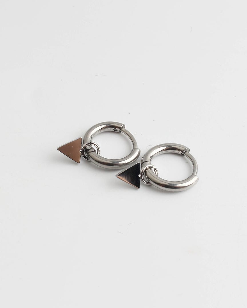 Pendientes elegantes de triángulo pequeño – imagen 2