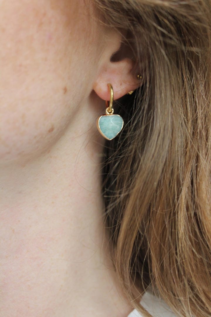 Pendientes aro con colgante de piedra en forma de corazón – imagen 10