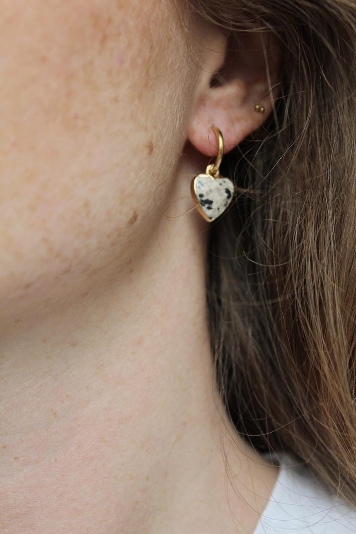 Pendientes aro con colgante de piedra en forma de corazón – imagen 9