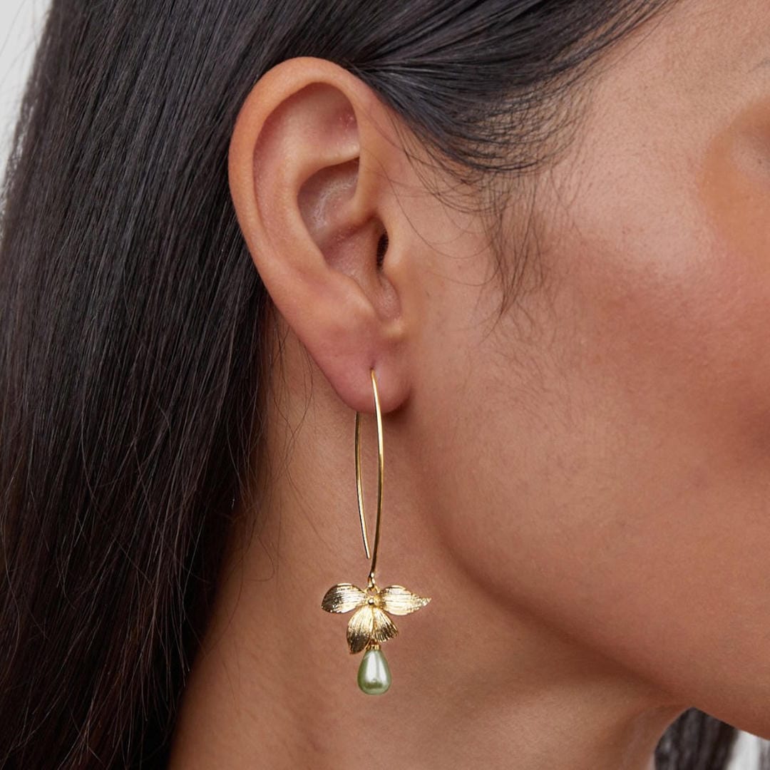 Pendientes largos de perla y pétalo en jade – imagen 2