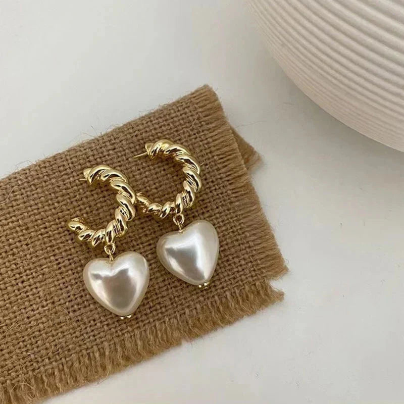 Elegantes pendientes de corazón de perla
