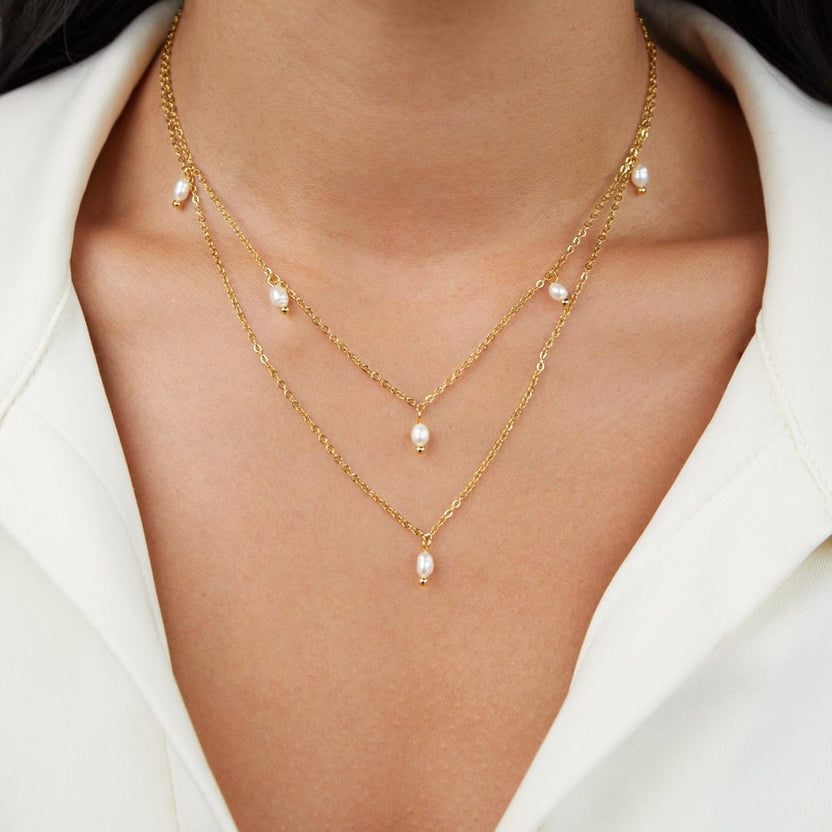 Collar Kay de perlas colgantes por capas