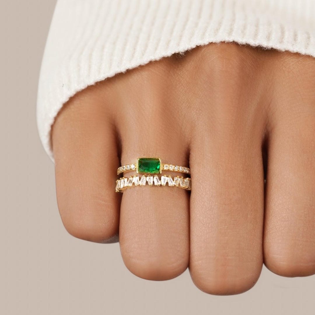 Anillo ajustable de circonita verde bosque – imagen 2