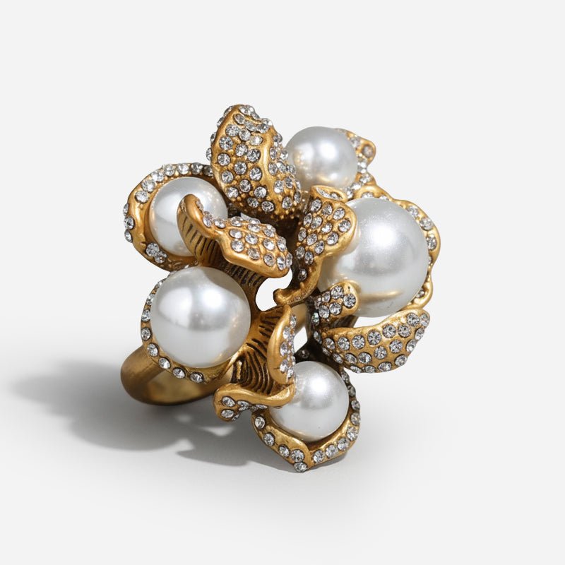 Anillo floral de perlas de lujo
