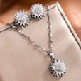 Set de collar y pendientes de girasol en circonita, plata de tendencia – imagen 2