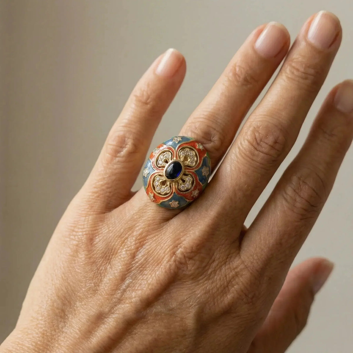 Anillo medallón de esmalte Majesty – imagen 2